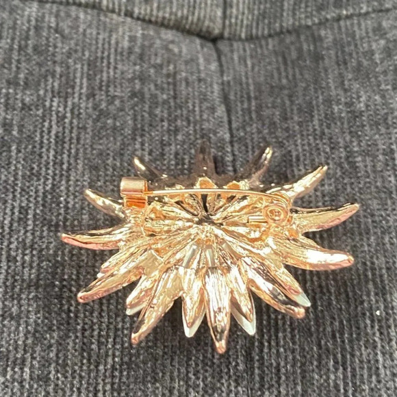 Starburst Sparkly Floral Snowflake Brooch with Faux Pearl and Burgundy Navettes - Picture 5 of 10